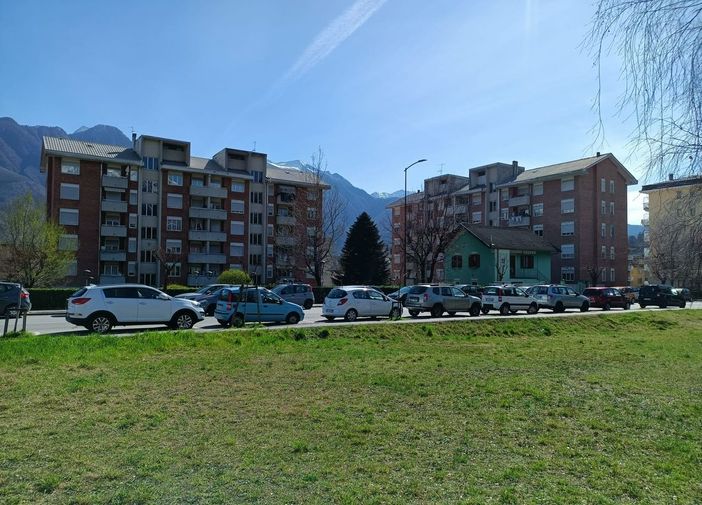 Via l'amianto dai tetti di due condomini Atc di via Romita