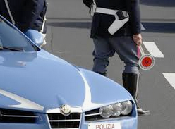 Polizia stradale, sanzione di 4000 euro ad una rivendita di auto Polizia stradale, sanzione di 4000 euro ad una rivendita di auto
