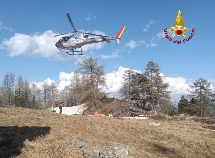 Incendio nei boschi sopra Trasquera, intervengono i vigili del fuoco