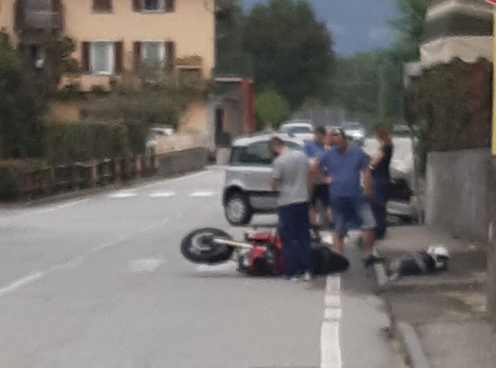 Beura, scontro tra una moto e un'utilitaria