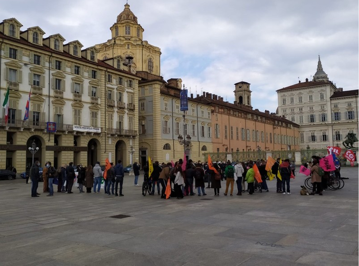 Associazioni e politica in piazza per difendere la legge regionale contro il gioco d'azzardo