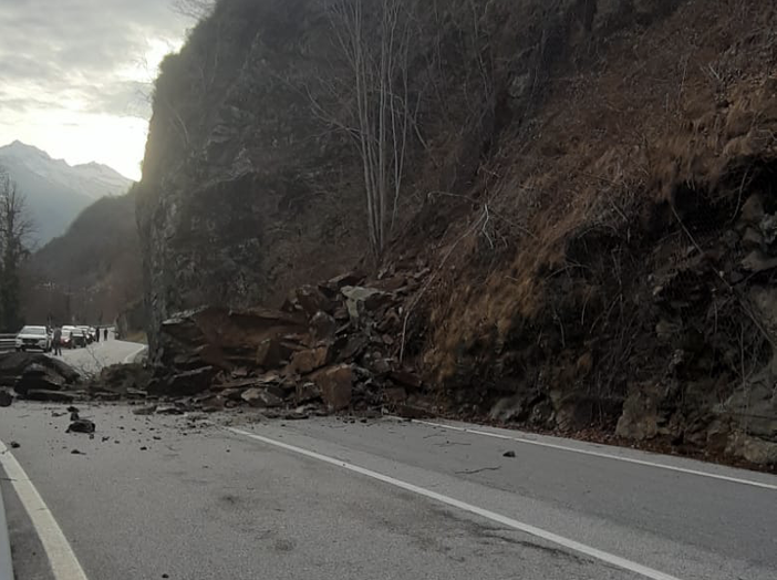 Frana a Calasca, statale della Valle Anzasca chiusa