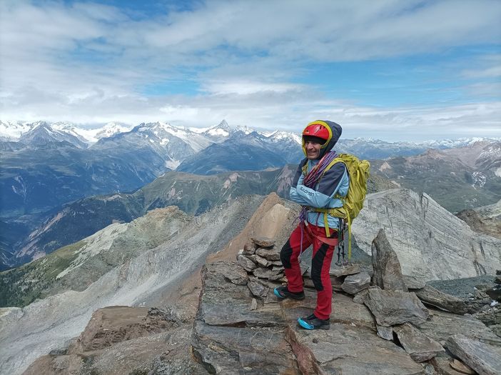 Fabrizio Manoni in vetta al Monte Cervandone (3230 m), la vetta più elevata della traversata