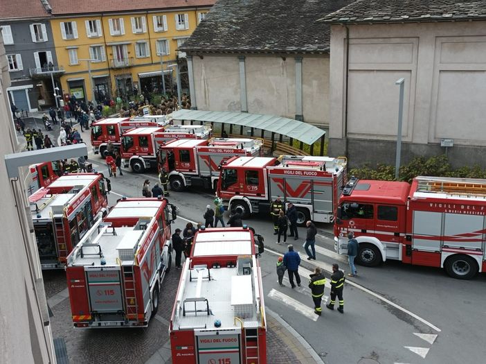 Cominciata la giornata di festa per la consegna dei nove mezzi dei volontari dei vigili del fuoco. FOTO e VIDEO