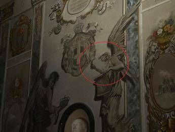Cancellato il volto dell'angelo simile a Meloni nella cappella di San Lorenzo in Lucina