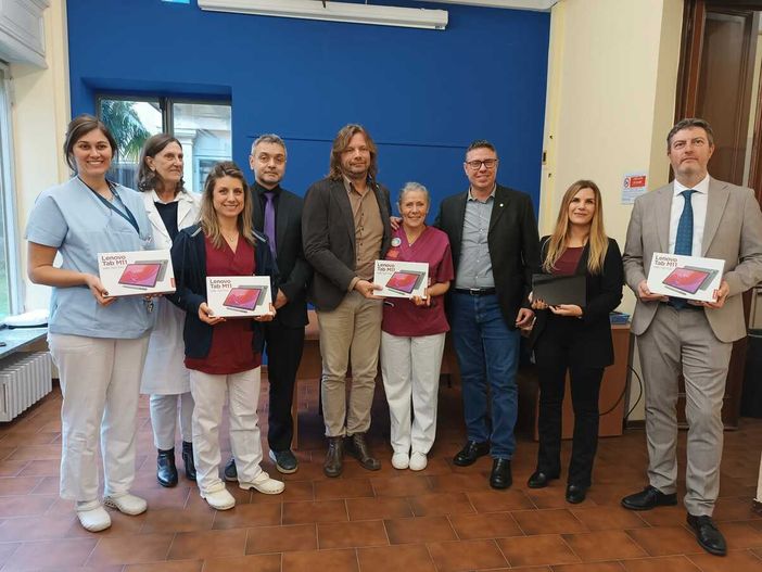 Consegnati all'Asl Vco i tablet destinati ai pazienti non udenti