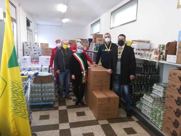 Coldiretti Novara-Vco, consegnati all'Emporio dei Legami i pacchi per le famiglie bisognose