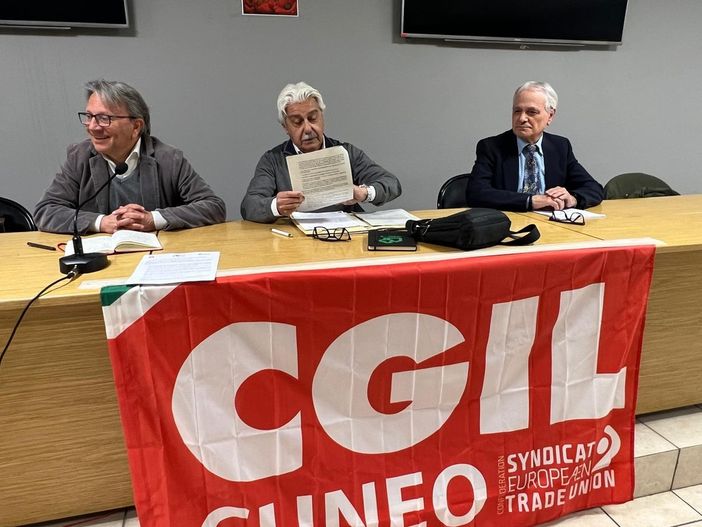 Emergenza abitativa, i sindacati contro la Regione: "Meno sagre e più edilizia popolare" Emergenza abitativa, i sindacati contro la Regione: "Meno sagre e più edilizia popolare"