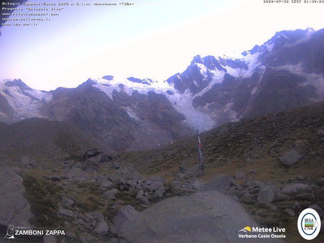 Segni di frammentazione per il ghiacciaio delle Locce