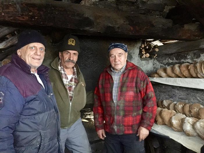 Pane nero al forno di Under Tannu - Pecetto di sotto