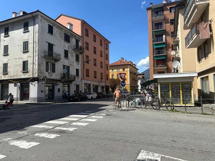 Piazza Cortesia a Domodososla