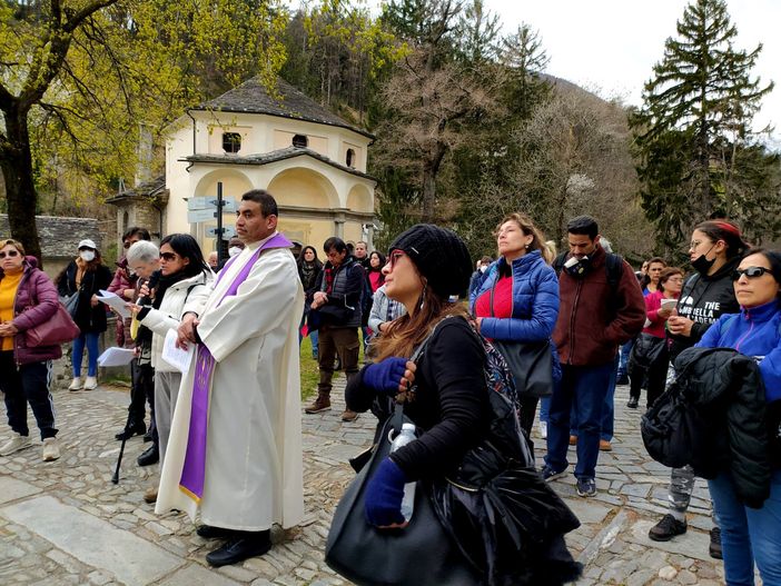 Da Torino al Calvario per la via Crucis della comunità latinoamericana Da Torino al Calvario per la via Crucis della comunità latinoamericana