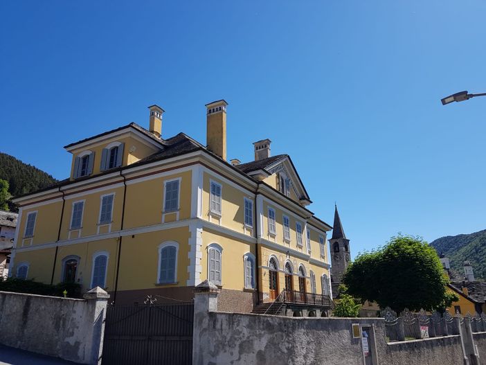 Il Comune fornisce una lavagna multimediale alla scuola di Craveggia