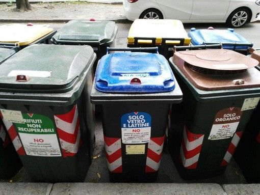 Il Consorzio Rifiuti del Vco presenta il "Rifiutario", la nuova guida alla raccolta differenziata Il Consorzio Rifiuti del Vco presenta il "Rifiutario", la nuova guida alla raccolta differenziata