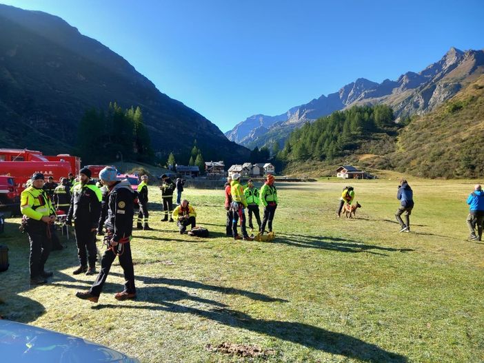 Formazza, ancora scariche che rendono pericoloso l'intervento per le ricerche   FOTO Formazza, ancora scariche che rendono pericoloso l'intervento per le ricerche   FOTO