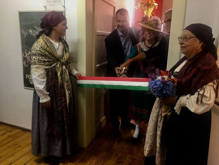 Inaugurato il "Locale costumi e tradizioni vigezzine" del Gruppo Folcloristico Valle Vigezzo Inaugurato il "Locale costumi e tradizioni vigezzine" del Gruppo Folcloristico Valle Vigezzo