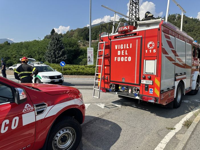 Gasolio sull'asfalto a Nosere, uomo cade dal suo scooter e viene portato in Dea FOTO