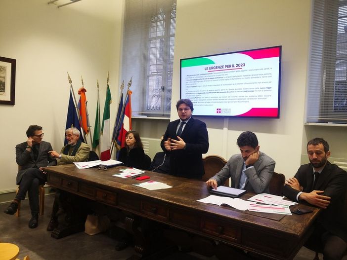 Il Pd batte il tempo a Cirio: &quot;Da sanità ad ambiente e nuovi ospedali Piemonte fermo&quot;