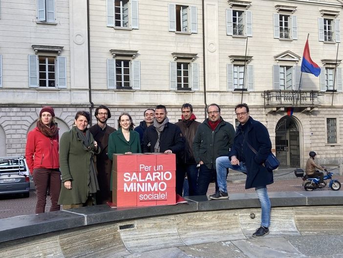 Ticino, oltre 12mila firme per chiedere il salario minimo Ticino, oltre 12mila firme per chiedere il salario minimo