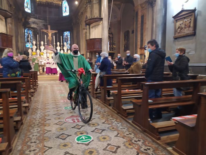 La comunità parrocchiale domese ha salutato don Riccardo Zaninetti FOTO La comunità parrocchiale domese ha salutato don Riccardo Zaninetti FOTO
