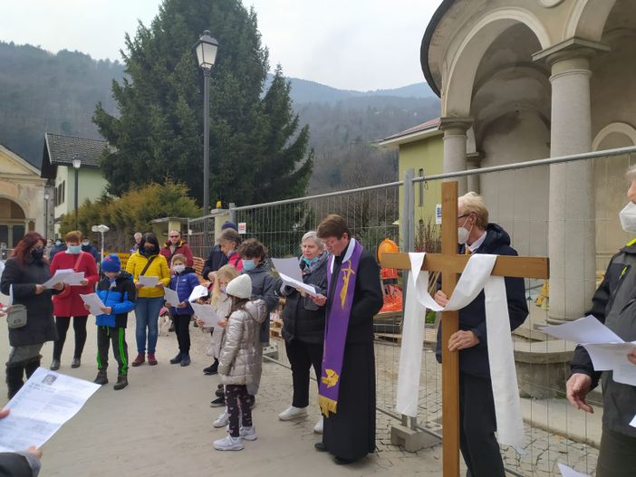 Quaresima, in tanti al secondo appuntamento della via Crucis al Calvario. FOTO Quaresima, in tanti al secondo appuntamento della via Crucis al Calvario. FOTO