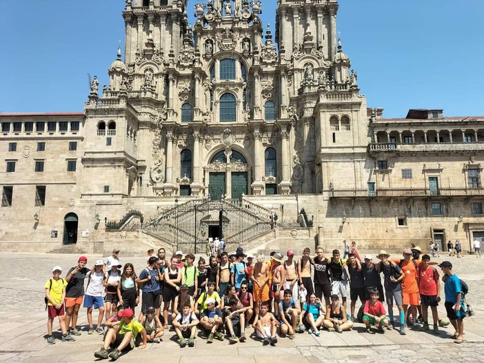 Allievi ed ex studenti delle Floreanini sul sentiero di Compostela Allievi ed ex studenti delle Floreanini sul sentiero di Compostela
