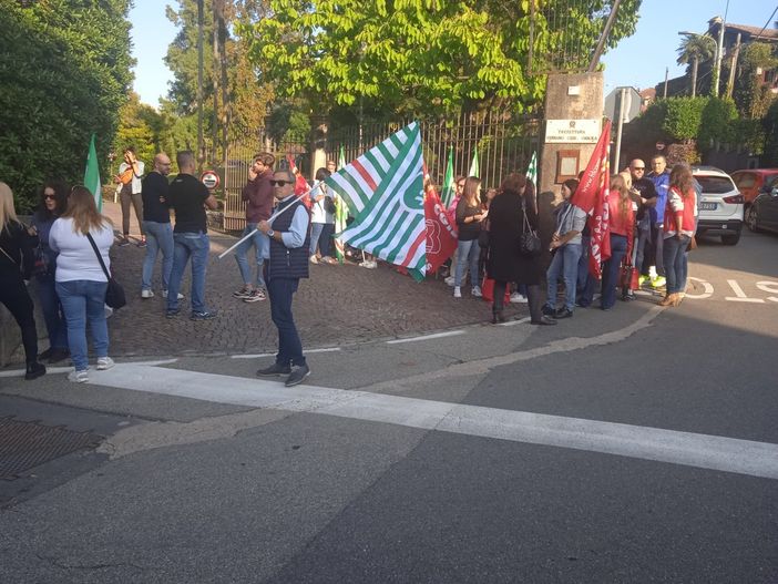 Sit in davanti alla Prefettura per i lavoratori della Blu Service