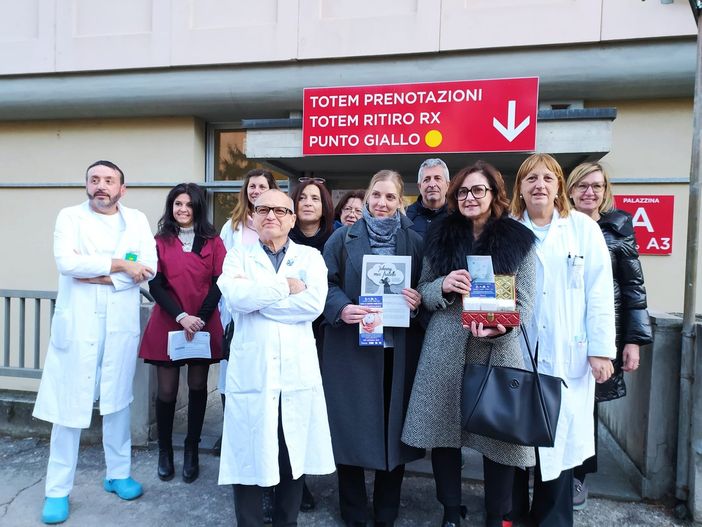 I Donatori Ossolani di Midollo Osseo regalano 300 chiavette Usb per il ritiro dei referti di Radiologia FOTO E VIDEO I Donatori Ossolani di Midollo Osseo regalano 300 chiavette Usb per il ritiro dei referti di Radiologia FOTO E VIDEO