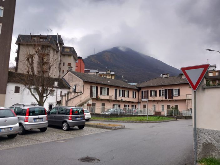 Donna stroncata da un malore in casa a Villa