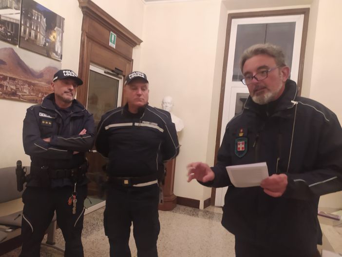 La Polizia locale domese sperimenterà i taser per 6 mesi La Polizia locale domese sperimenterà i taser per 6 mesi