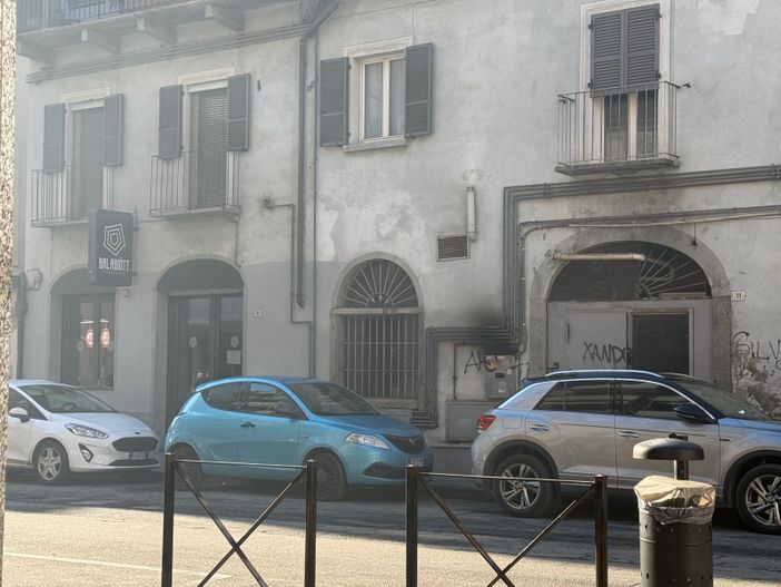 Fiamme da un contatore in via Cadorna FOTO E VIDEO