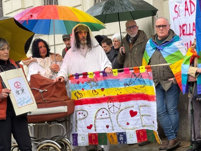 A Domo la manifestazione per la pace: &quot;Vogliamo un’Europa senza armi&quot; FOTO