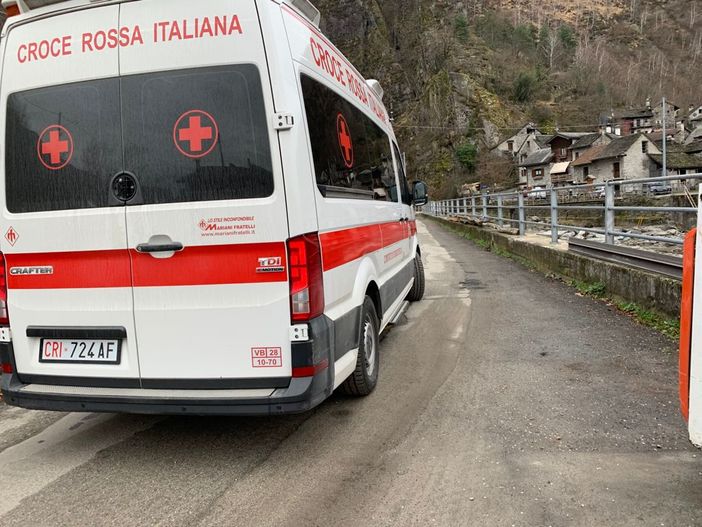 Moto contro auto a Vogogna, ferito un centauro