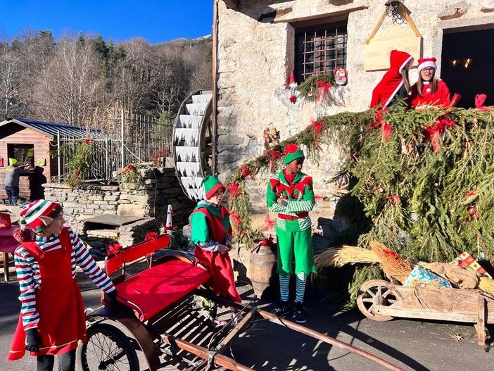 A Druogno Babbo Natale e regali solidali con gli Amici di Sasseglio A Druogno Babbo Natale e regali solidali con gli Amici di Sasseglio