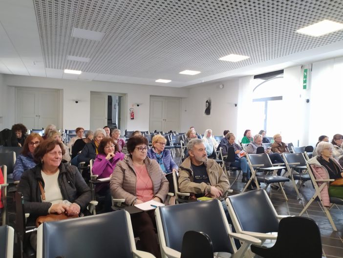 Calvario, catechisti da tutte le parrocchie della diocesi per il corso di formazione Calvario, catechisti da tutte le parrocchie della diocesi per il corso di formazione