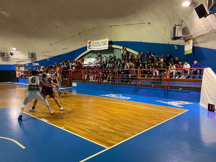 Al PalaRaccagni gara 4 tra Cestistica e Paracchini Expo Foma Al PalaRaccagni gara 4 tra Cestistica e Paracchini Expo Foma