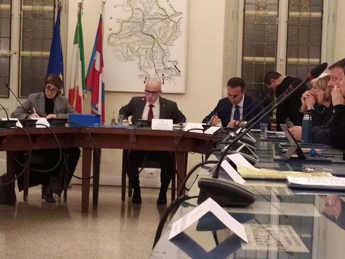 In consiglio comunale un minuto di silenzio per le donne vittime di violenza In consiglio comunale un minuto di silenzio per le donne vittime di violenza