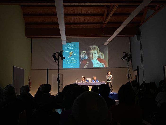 Un’infanzia da prigioniera: il racconto di Dacia Maraini a La Fabbrica