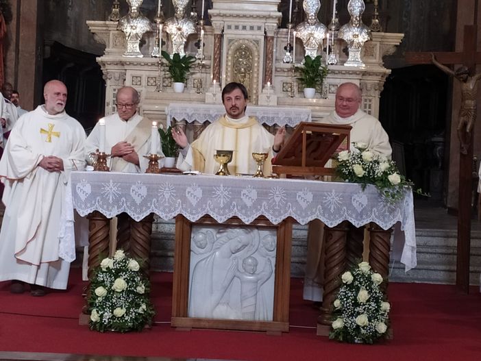 Vogogna ha accolto il nuovo parroco don Nicola Salsa Vogogna ha accolto il nuovo parroco don Nicola Salsa