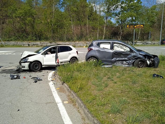Incidente sulla provinciale Villa-Beura, all'incrocio con via Floreanini