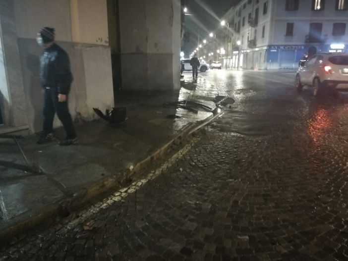 Auto pirata crea il panico in pieno centro a Domo Auto pirata crea il panico in pieno centro a Domo