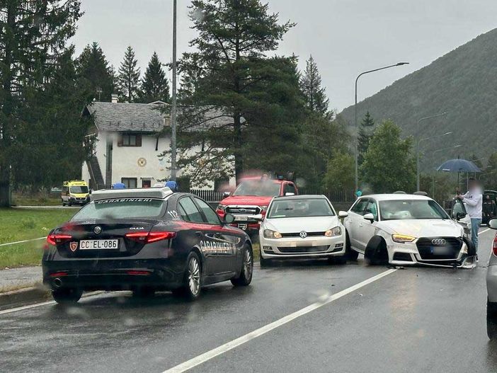 Scontro tra due auto tra Santa Maria e Druogno Scontro tra due auto tra Santa Maria e Druogno