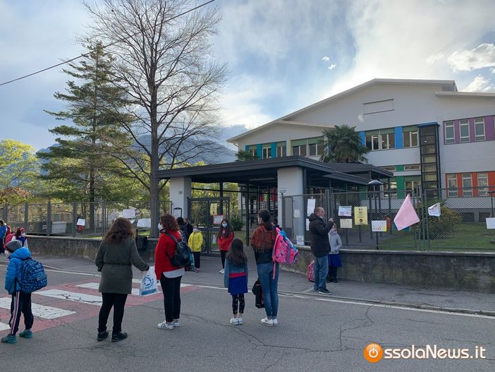 Scuola, i sindacati a Cirio: "Distribuzione gratuita mascherine Ffp2"