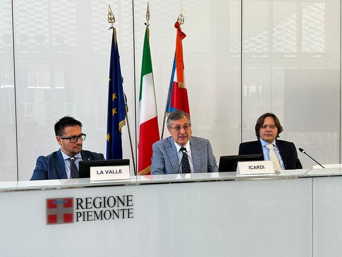 Ambulatori nelle piazze contro i tumori maschili VIDEO Ambulatori nelle piazze contro i tumori maschili VIDEO