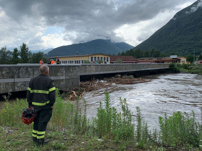 Formazza isolata per 4 frane, monitorato il ponte sul Toce al Pontetto FOTO E VIDEO