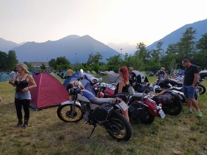 A Beura un migliaio di motociclisti per il raduno delle Guzzi A Beura un migliaio di motociclisti per il raduno delle Guzzi