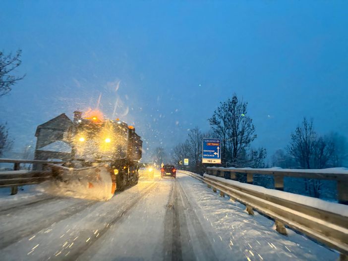 Nelle foto la prima nevicata sulle strade della Valle Vigezzo