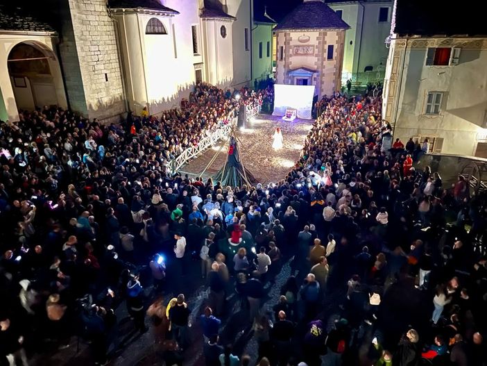 La Festa delle Streghe di Craveggia fa il pieno di visitatori FOTO La Festa delle Streghe di Craveggia fa il pieno di visitatori FOTO