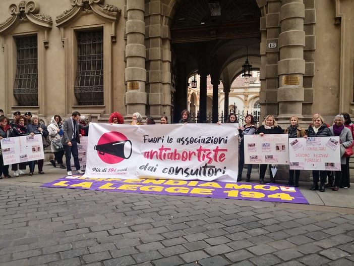 "Fuori gli antiabortisti dai consultori", bagarre in Consiglio Regionale VIDEO e FOTO