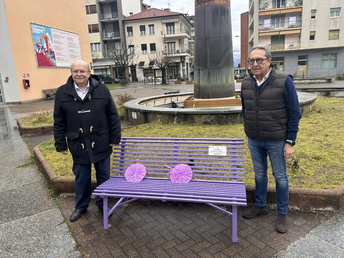 Inaugurate due panchine lilla, simbolo di sensibilizzazione contro i disturbi alimentari FOTO